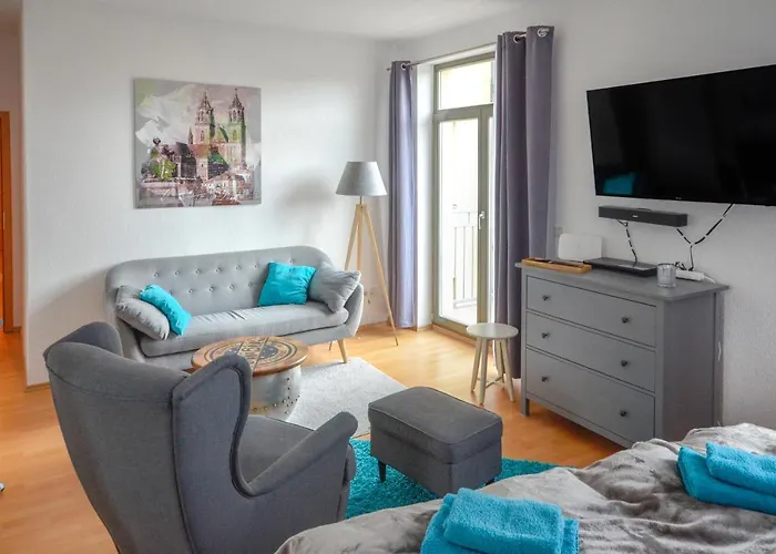 Sweethome - Ruhig - Grosse Kueche, Balkon, Stellplatz, Wifi
