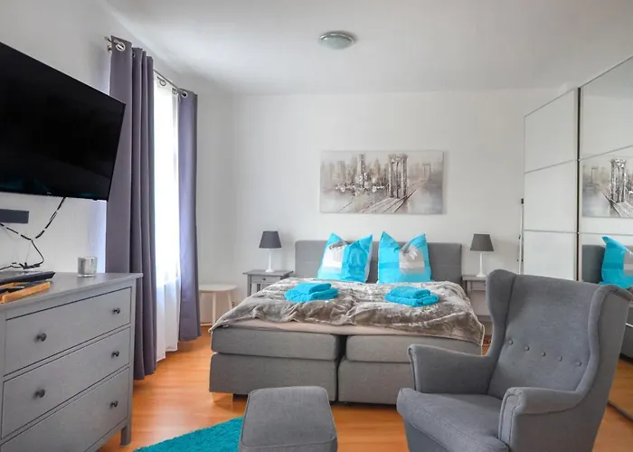 Sweethome - Ruhig - Grosse Kueche, Balkon, Stellplatz, Wifi