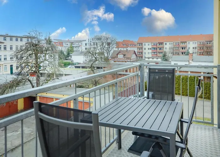 Sweethome - Ruhig - Grosse Kueche, Balkon, Stellplatz, Wifi