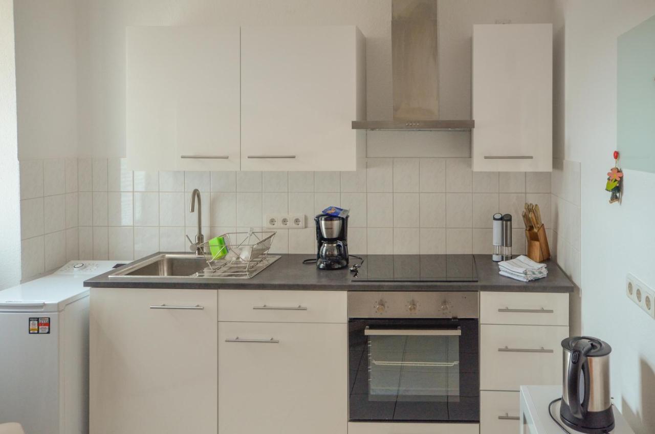 Apartment Sweethome - Ruhig - Grosse Kueche, Balkon, Stellplatz, Wifi Magdeburg