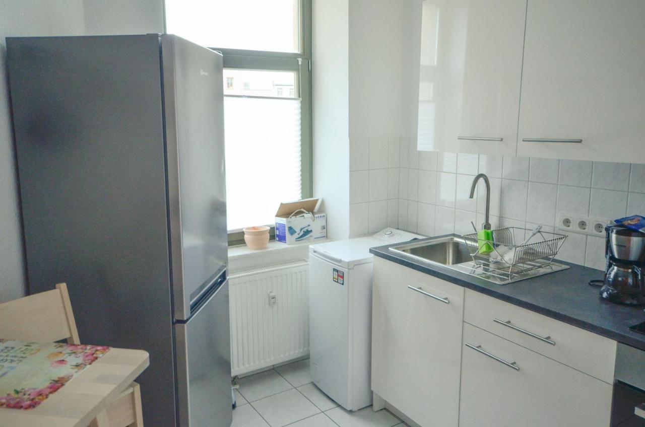 Apartment Sweethome - Ruhig - Grosse Kueche, Balkon, Stellplatz, Wifi Magdeburg