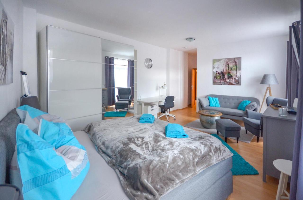 Apartment Sweethome - Ruhig - Grosse Kueche, Balkon, Stellplatz, Wifi *