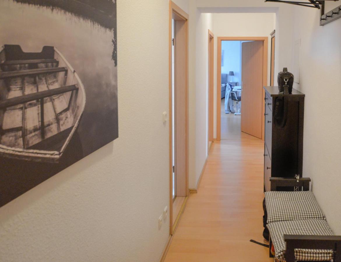 Sweethome - Ruhig - Grosse Kueche, Balkon, Stellplatz, Wifi *